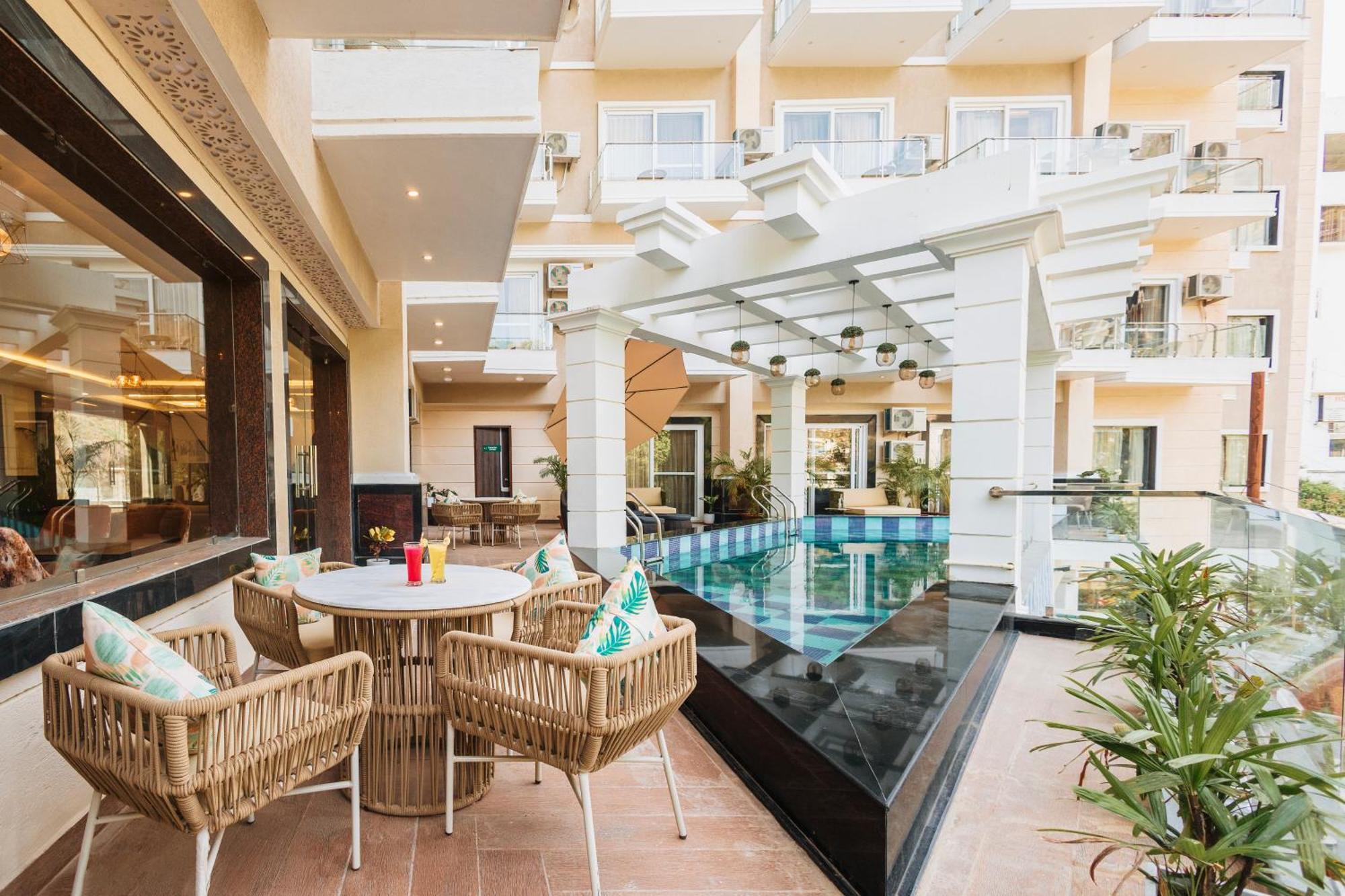 Stone Wood Hotel, Rishīkesh Buitenkant foto