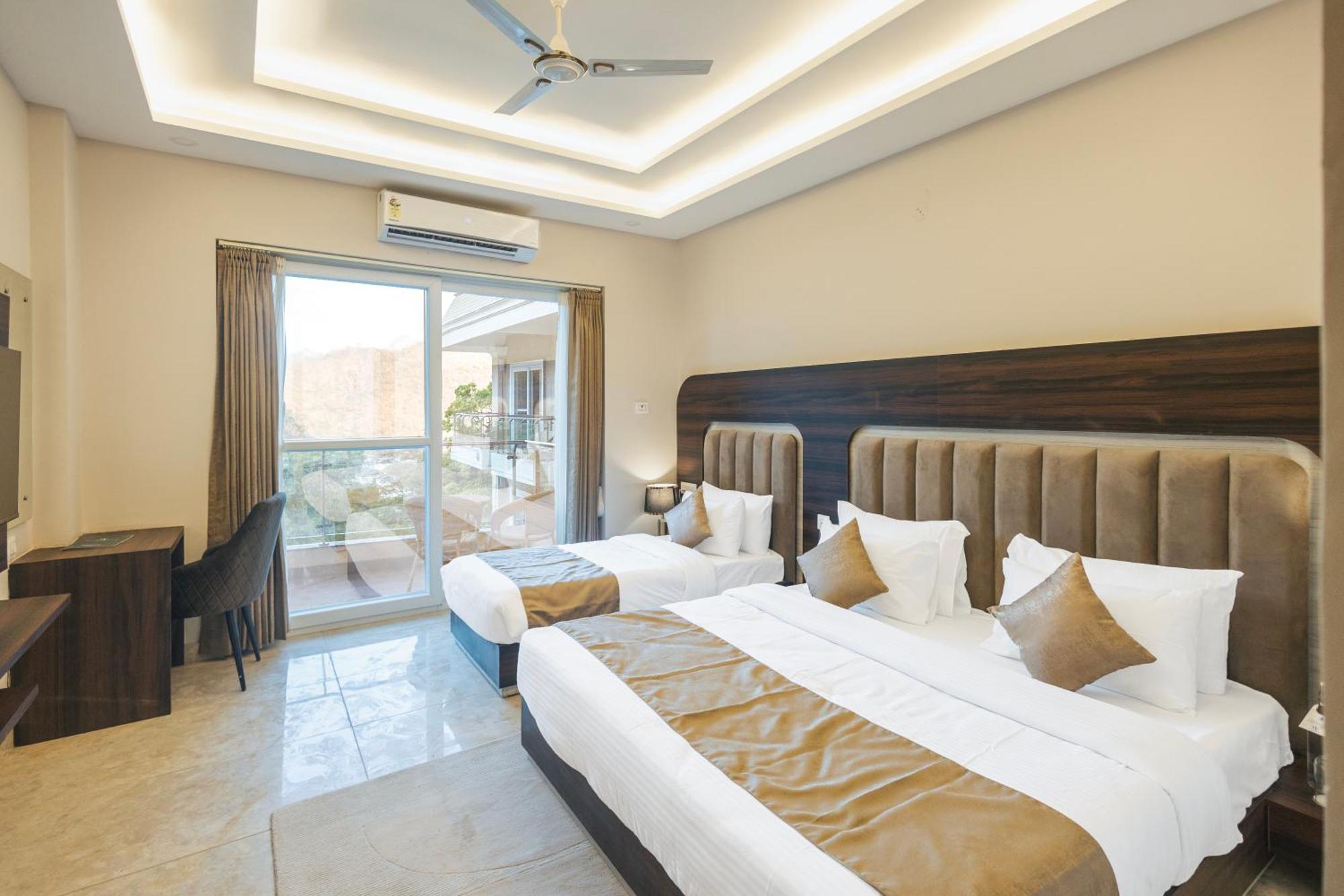 Stone Wood Hotel, Rishīkesh Buitenkant foto