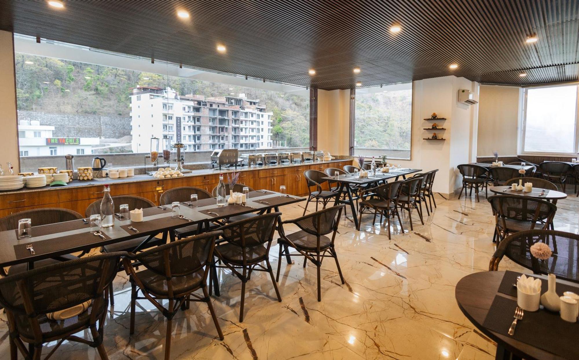 Stone Wood Hotel, Rishīkesh Buitenkant foto