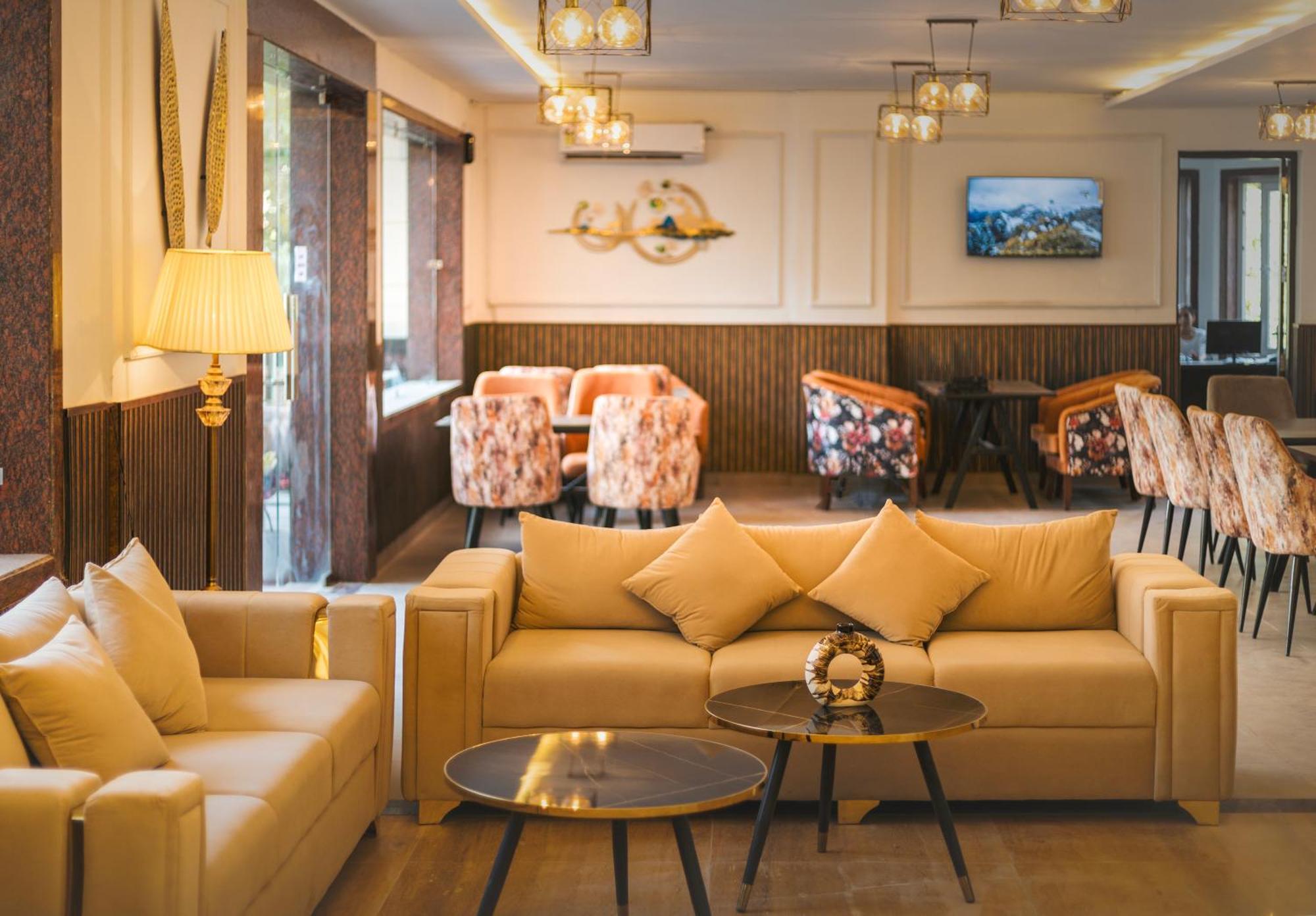 Stone Wood Hotel, Rishīkesh Buitenkant foto