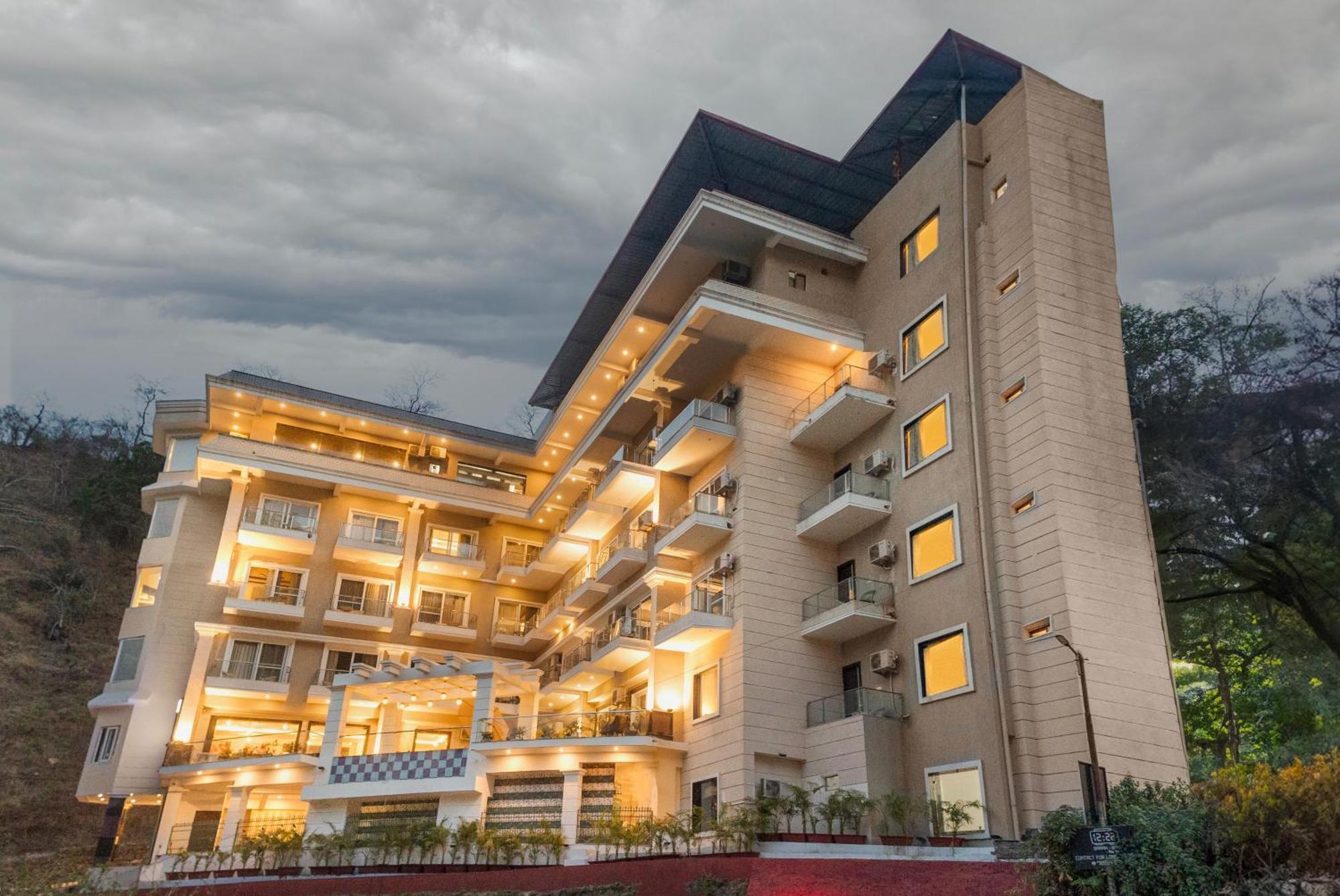 Stone Wood Hotel, Rishīkesh Buitenkant foto