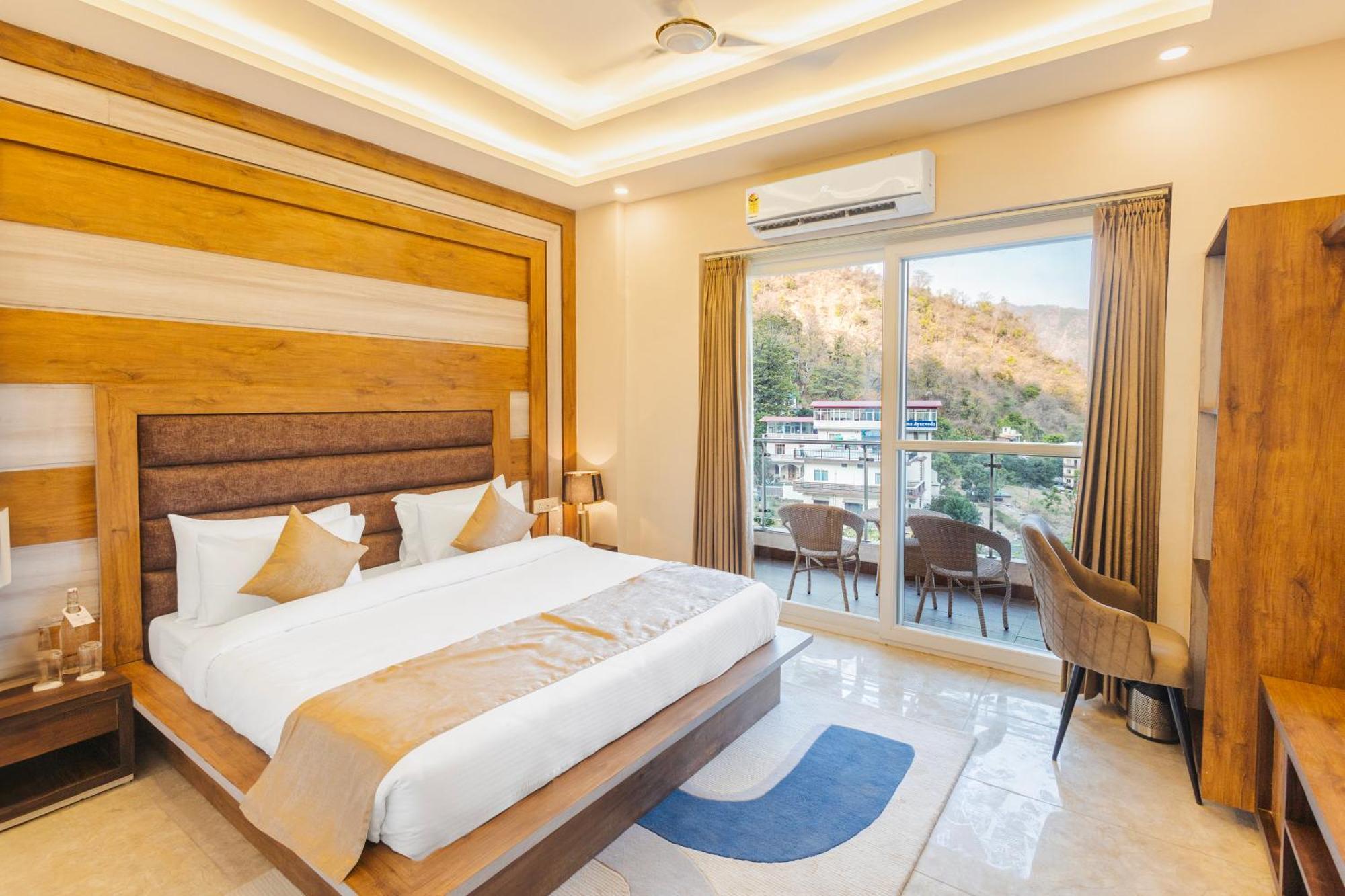Stone Wood Hotel, Rishīkesh Buitenkant foto