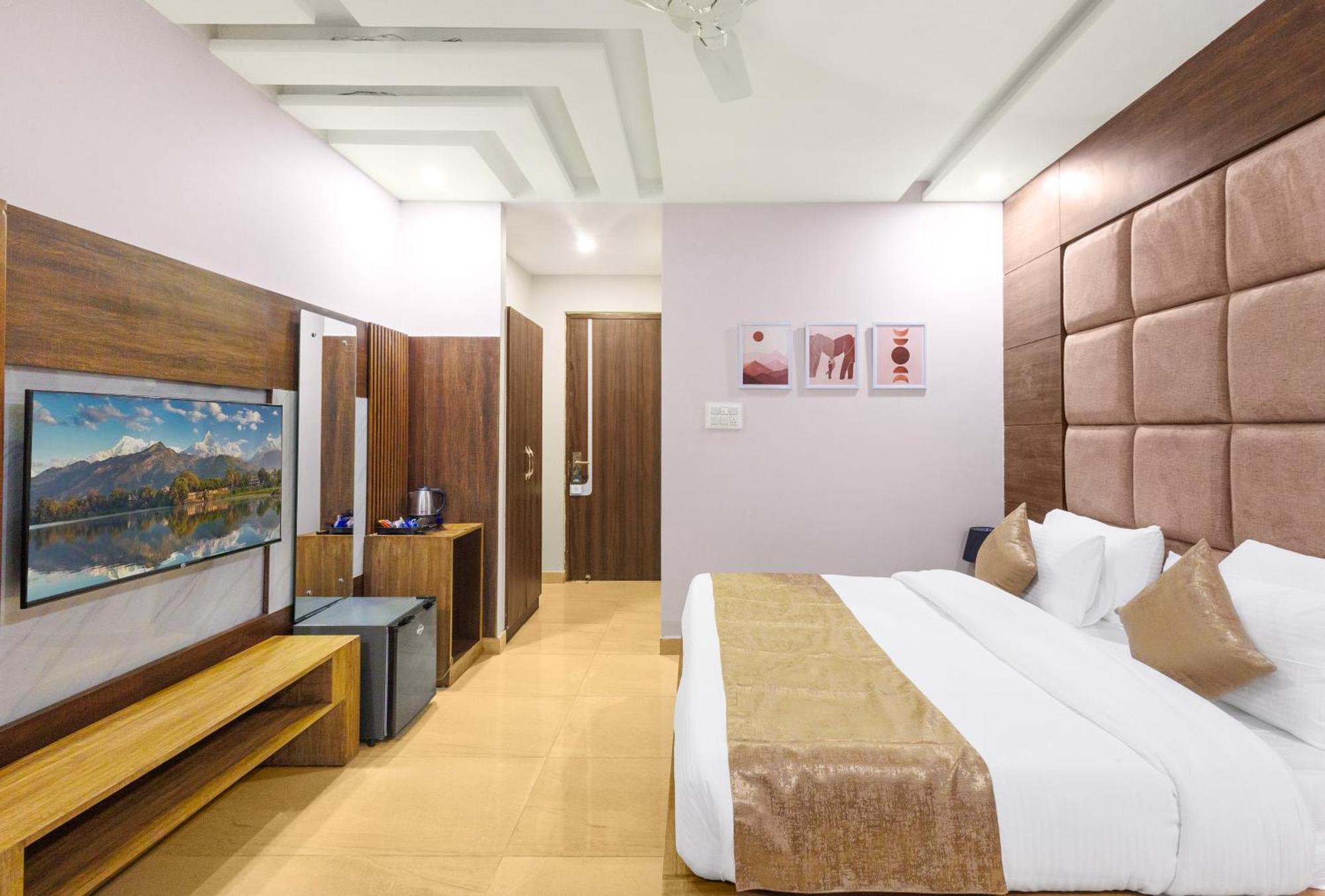 Stone Wood Hotel, Rishīkesh Buitenkant foto