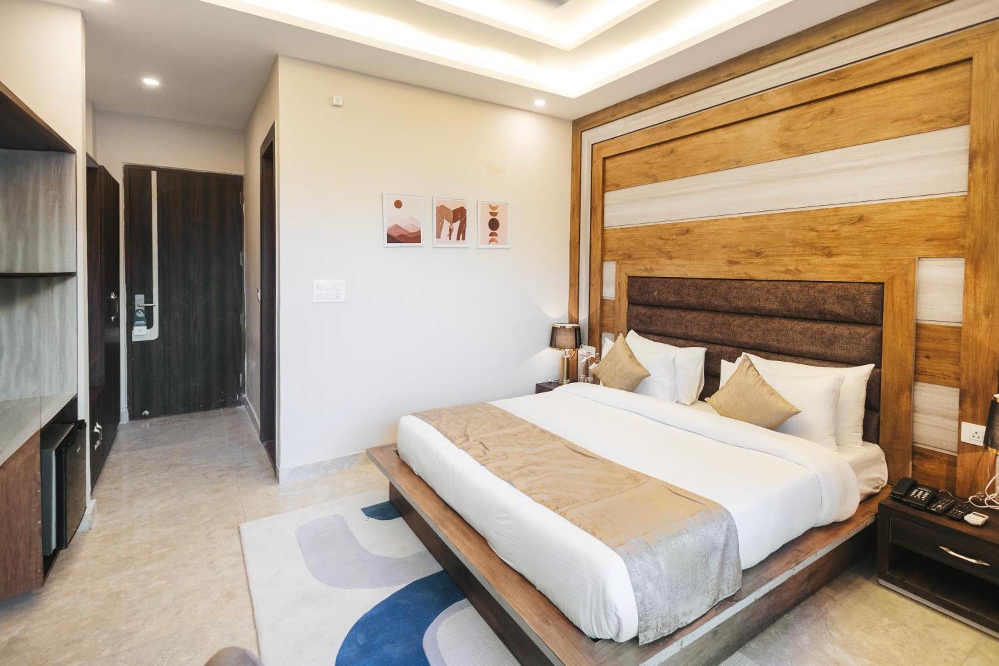Stone Wood Hotel, Rishīkesh Buitenkant foto