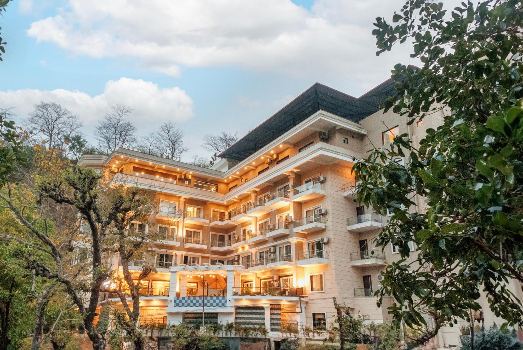 Stone Wood Hotel, Rishīkesh Buitenkant foto